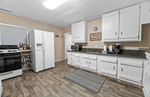 Patton Cabin | Happy on the Lake - Walk to Lake, Hot Tub, Fenced Yard, Pet Friendly