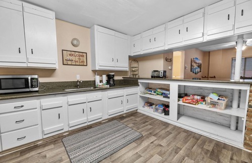 Patton Cabin | Happy on the Lake - Walk to Lake, Hot Tub, Fenced Yard, Pet Friendly