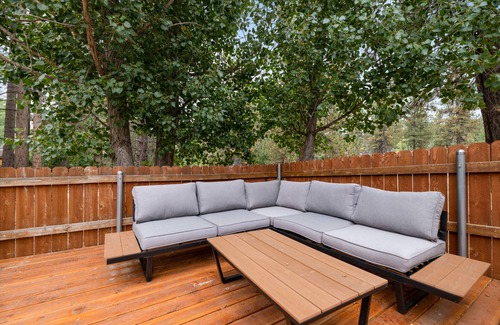 Patton Cabin | Happy on the Lake - Walk to Lake, Hot Tub, Fenced Yard, Pet Friendly