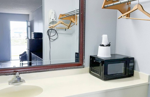 Madisonville Hotel | Happy Stay Inn Madisonville I-69 By OYO