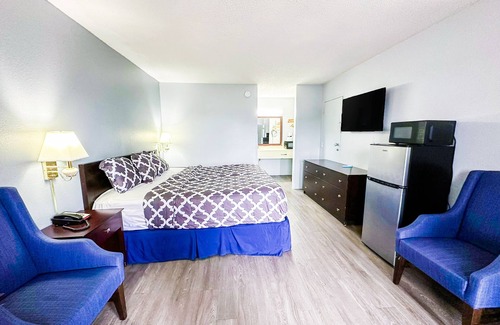 Madisonville Hotel | Happy Stay Inn Madisonville I-69 By OYO