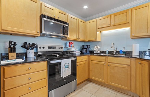 Ocean Springs Condo | Harbor Landing in Ocean Springs. Waterfront. Pool and Boat Slip!