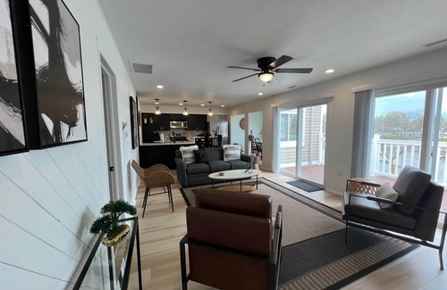 Huron Condo | Harborview 3-7-0 on Main