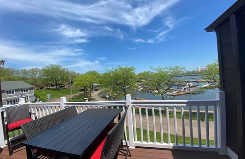 Huron Condo | Harborview 3-7-0 on Main