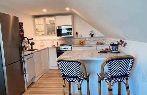 Marblehead Apartment | Harborviews! NEW 2-bed w AC sleeps 6, Downtown Historic Marblehead with parking