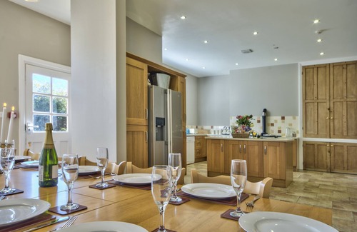 Ipswich Cottage | Harkstead Hall By Group Retreats - sleeps 20 guests in 6 bedrooms