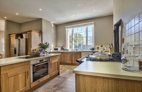 Ipswich Cottage | Harkstead Hall By Group Retreats - sleeps 20 guests in 6 bedrooms