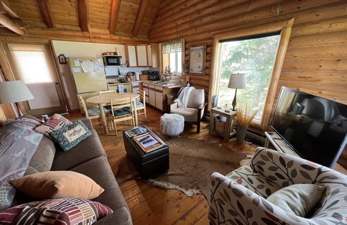 Shining Mountains Cabin | Harris Hideaway in the Gravelly Foothills