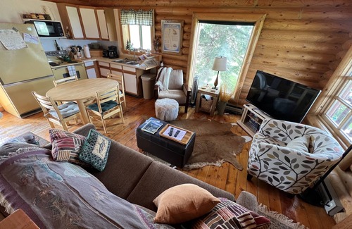 Shining Mountains Cabin | Harris Hideaway in the Gravelly Foothills