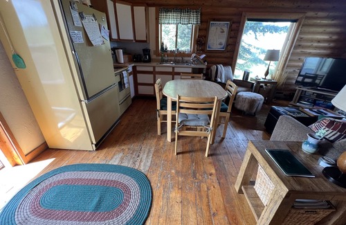 Shining Mountains Cabin | Harris Hideaway in the Gravelly Foothills