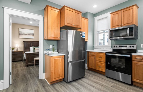 East Hillside Apartment | Harris House | Suite 4 | On Medical Campus