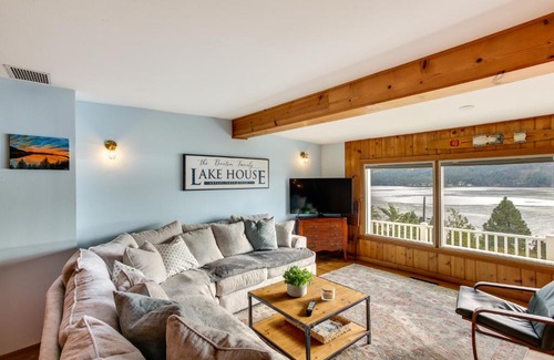 Harrison House | Harrison Getaway with Deck and Lake Views!