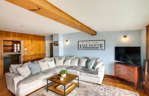 Harrison House | Harrison Getaway with Deck and Lake Views!