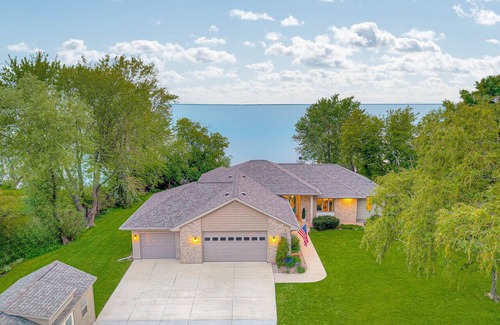 Chilton House | Harsch's Beach Escape | Lake · Hot Tub · Theater