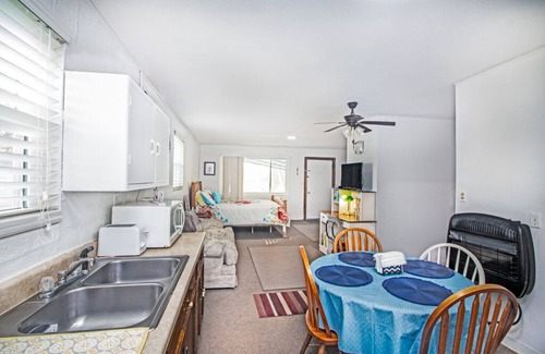 Wagoner Apartment | Harvey’s House - Peaceful Fort Gibson lake area studio w/carport on 3 acres