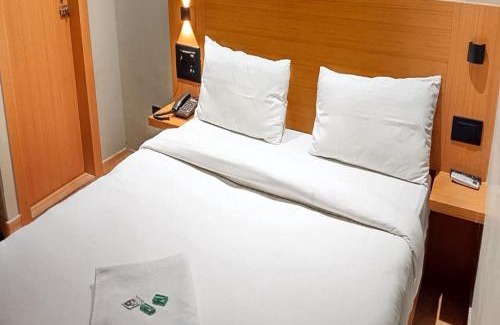 Sualkuchi Hotel | Hashtag Inn opposite Sarusajai Stadium