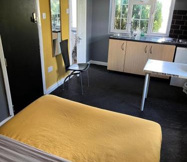 Hatfield House | Hatfield SAVE-MONEY Rooms - 10over10 for PRICE!