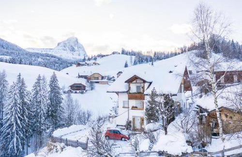 San Martino in Badia Apartment | Haus Belodei - Apt A