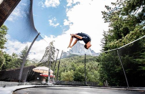 Siusi Apartment | Haus Bergfrieden Seiser Alm Bahn