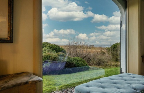 Wenningstedt-Braderup House | Haus Wattenblick - Reetgedecktes Einzelhaus auf ca. 280 m² Wohnfläche für bis zu 6 Personen mit