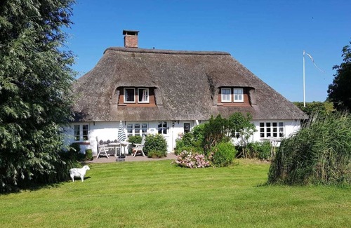 Poppenbull House | Haus Husen - Haushälfte A Heini