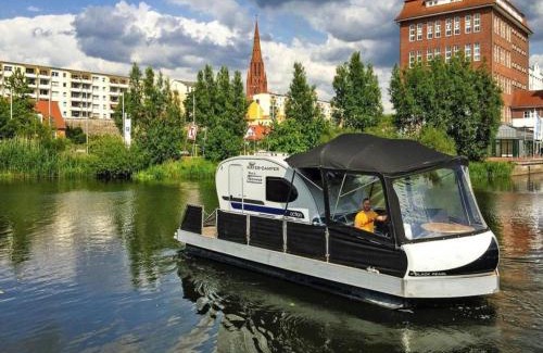 Demmin Boat Rental | Hausboot auf der Peene, Demmin