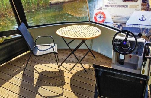 Demmin Boat Rental | Hausboot auf der Peene, Demmin