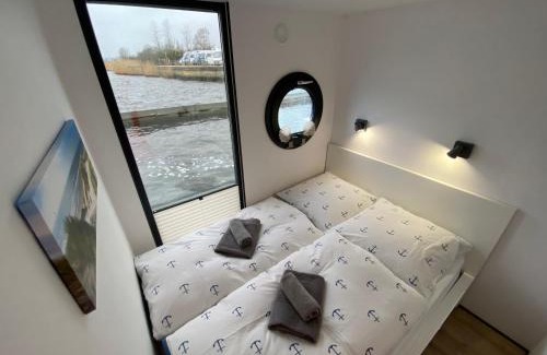 Schleswig Boat Rental | Hausboot Fjord Claudia Schleswig