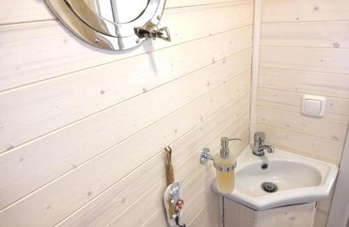 Schleswig Boat Rental | Hausboot Flying Dutchman mit Dachterrasse in Schleswig am Ostseefjord Schlei