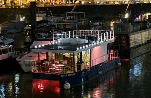 Unterbilk Boat Rental | Hausboot Iron Franz- Entspannung auf dem Wasser