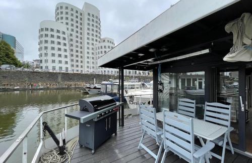 Unterbilk Boat Rental | Hausboot Iron Franz- Entspannung auf dem Wasser