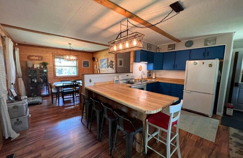 Chetek Cabin | Have a crazy great time at the Nut Hut