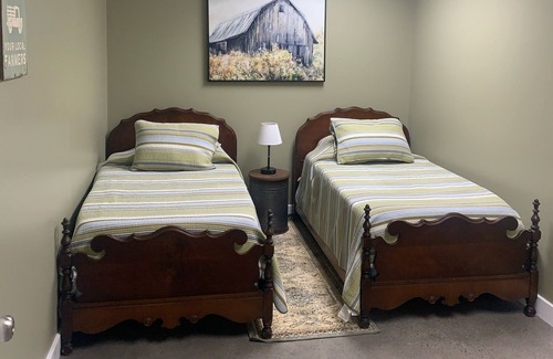 Elgin Cabin | Have a group and looking for places to stay near Windrock?