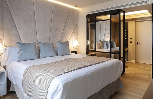 Sant Nicolau Hotel | Have a Tour! 2 Pet-friendly Accommodations Near Passeig Marítim!