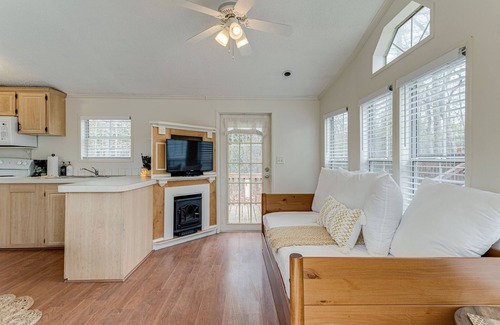 Monteagle Cottage | Have the Sweetest Dreams @ the Honey Bear Cottage!