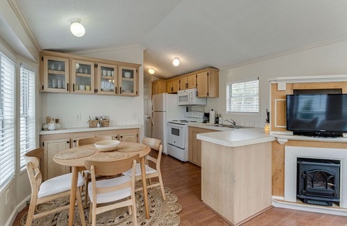 Monteagle Cottage | Have the Sweetest Dreams @ the Honey Bear Cottage!