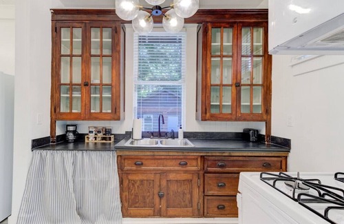 Cooper-Young Historic District Apartment | Haven in the Heart of Cooper Young