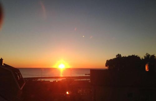 Innerstaden Apartment | Havsutsikt & Solnedgång i två plan på 100kvm för 6p