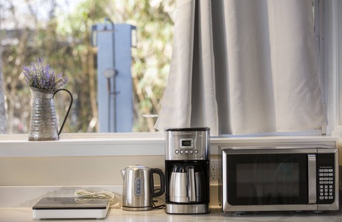 Haleiwa Cottage | Hawaii studio/Haleiwa/Turtle Beach w/Bikes/AC/30day minimum