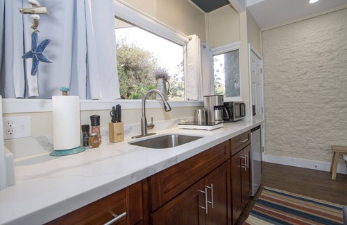 Haleiwa Cottage | Hawaii studio/Haleiwa/Turtle Beach w/Bikes/AC/30day minimum