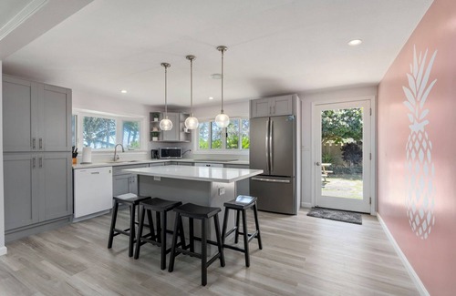 Waimanalo House | Hawaiian Beachfront Living! Gorgeous Whole Home on Oahu’s East Coast Sleeps 10