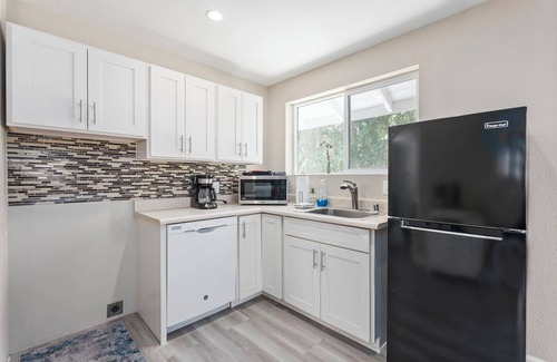 Waimanalo House | Hawaiian Beachfront Living! Gorgeous Whole Home on Oahu’s East Coast Sleeps 10