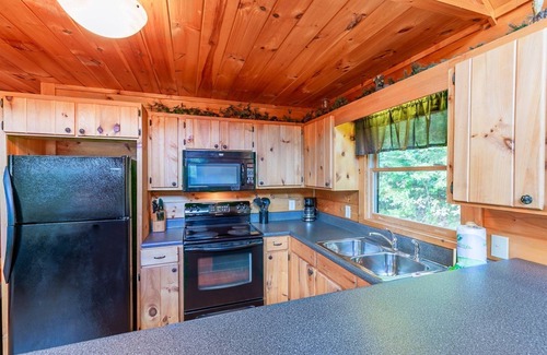 Ridgeline Vistas Cabin | Hawk's Hideaway- Blue Ridge GA