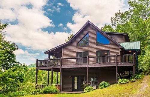 Ridgeline Vistas Cabin | Hawk's Hideaway- Blue Ridge GA