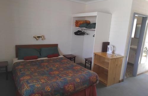 Wonoka Hotel | Hawker Outback Motel