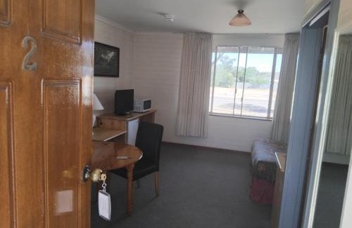 Wonoka Hotel | Hawker Outback Motel