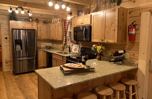 Laurelville House | Hawking Pond Cabin - Located in Hocking Hills, Ohio.