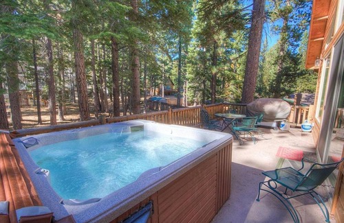North Upper Truckee House | Hawks View Hideaway by Lake Tahoe Accommodations