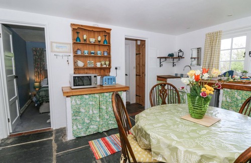 Llangeler Cottage | HAWTHORN COTTAGE, character holiday cottage in Drefach Felindre