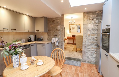 Cotherstone Cottage | HAWTHORNE COTTAGE, pet friendly, with a garden in Cotherstone